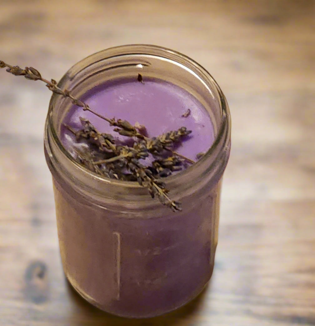 Lavender mason jar candle with fresh lavender.