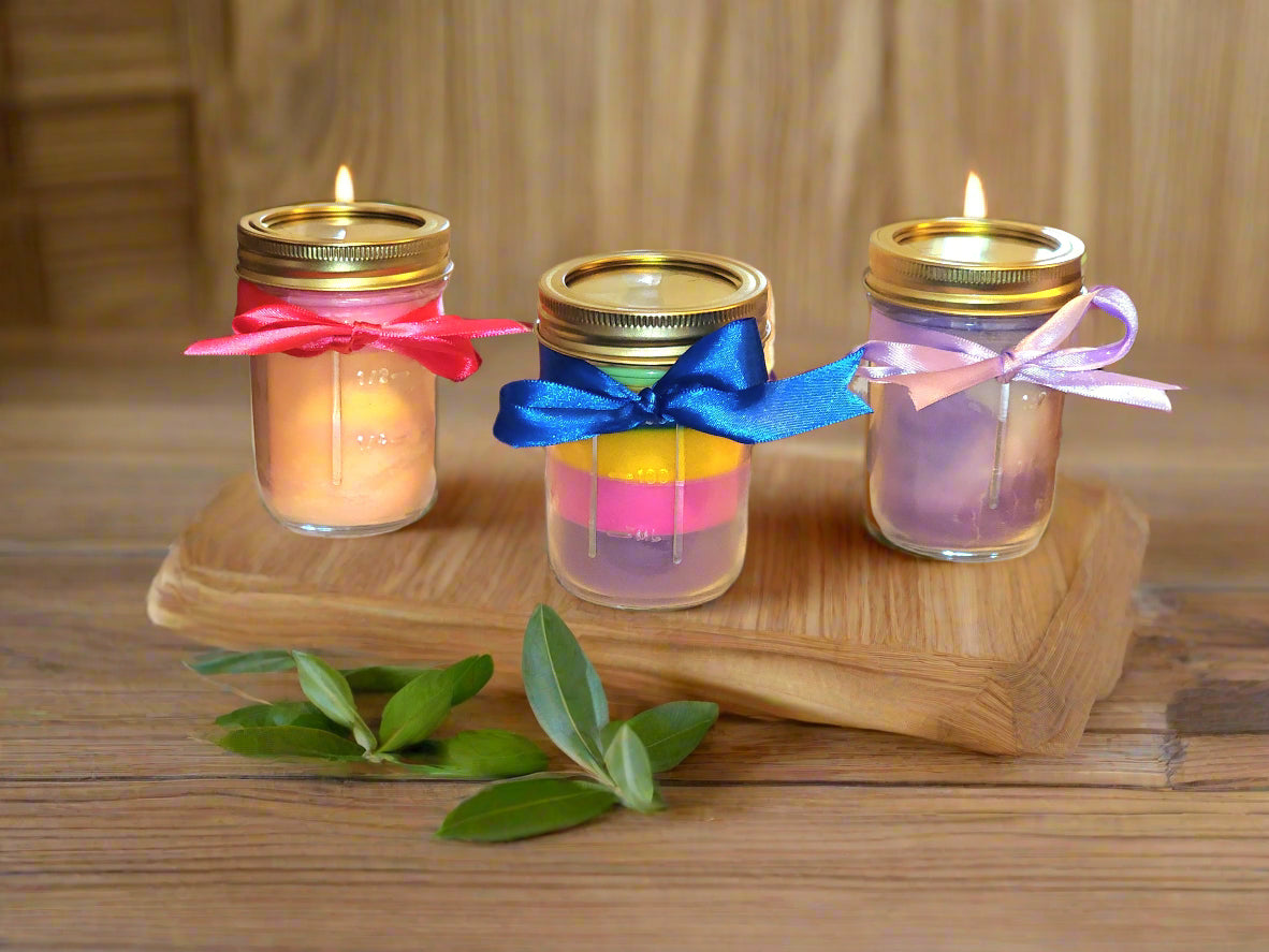 Lavender mason jar candle with fresh lavender.